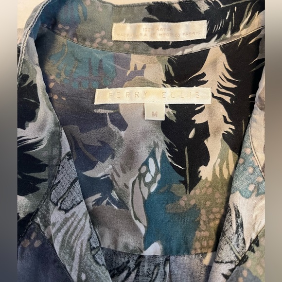 Perry Ellis Vintage feather motif button down shirt with banded collar, Size M - Picture 4 of 9